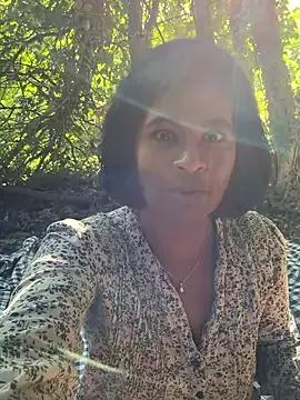 Melarose82 from StripChat is Freechat