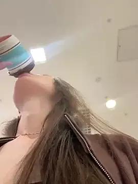 MilaBee from StripChat