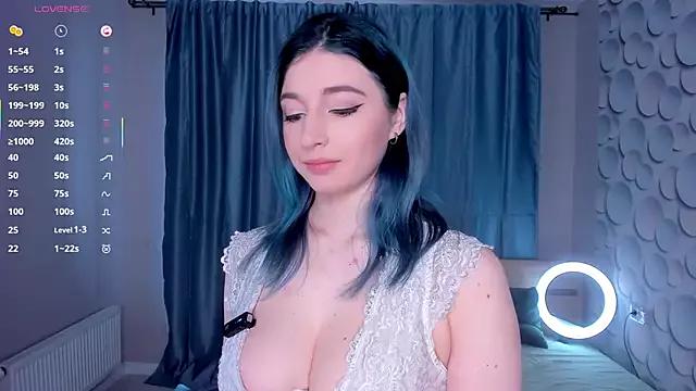 MinnieHiness from StripChat