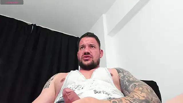 Musclemonster31 from StripChat