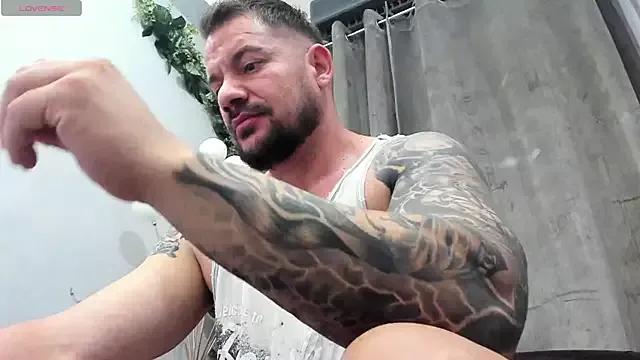 Musclemonster31 from StripChat