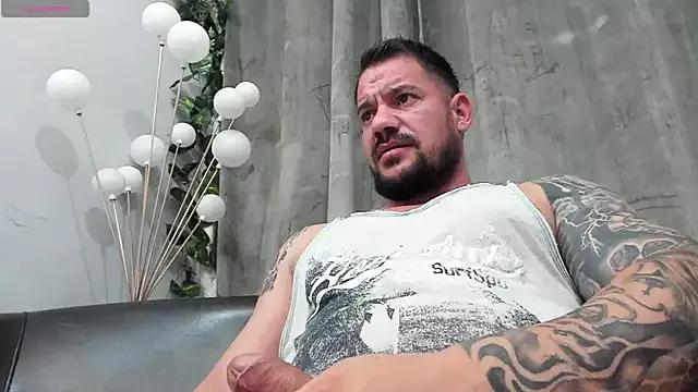 Musclemonster31 from StripChat