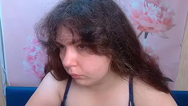 NeonilaLisova from StripChat is Freechat