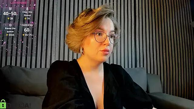 Nikki_Kai from StripChat