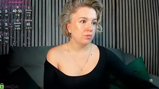Nikki_Kai from StripChat