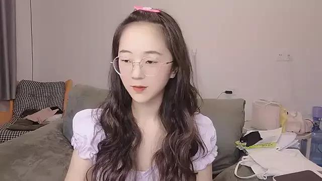 nini_a from StripChat is Freechat