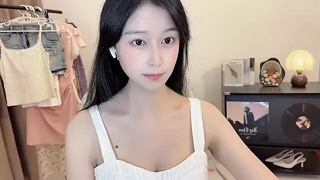 Onechestnut from StripChat is Freechat