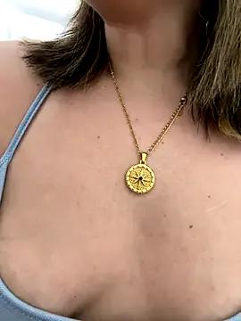 Pribaixinha from StripChat