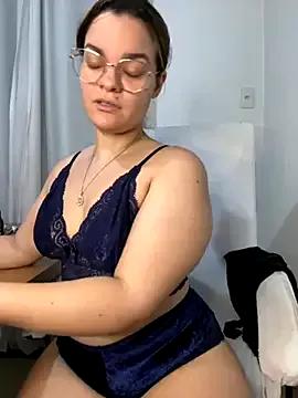 Pribaixinha from StripChat