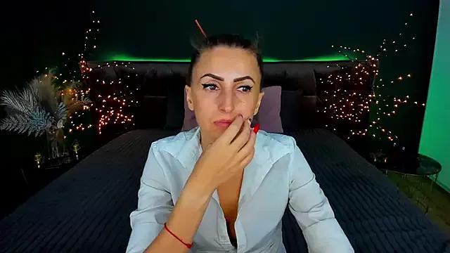 Rebecca_Diamond from StripChat is Freechat