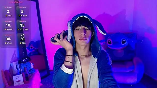 Saanti_foxs from StripChat