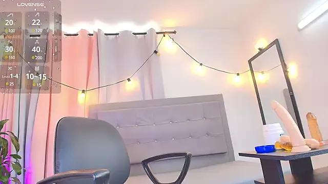 saray_reese from StripChat