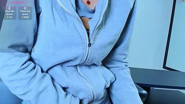 saray_reese from StripChat