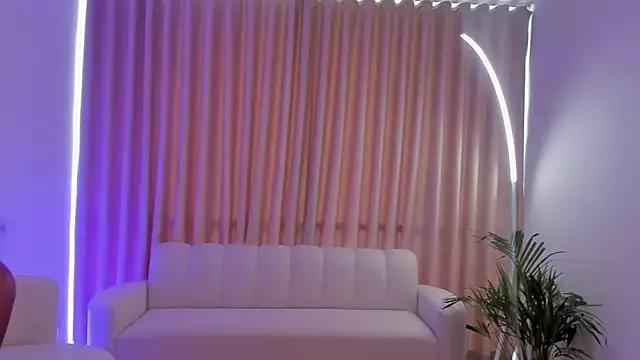 SavannahWildee from StripChat