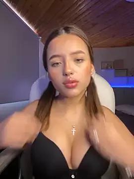 Sofia18_pinkk from StripChat