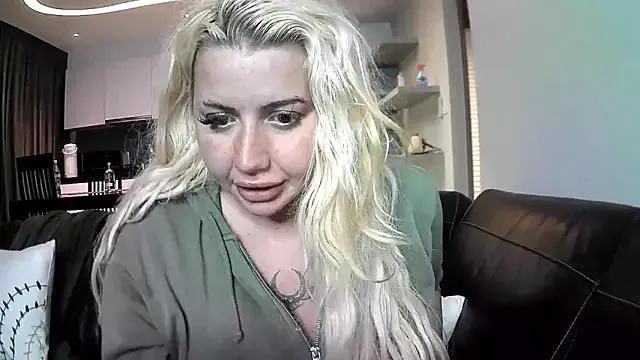 TiaDoll from StripChat