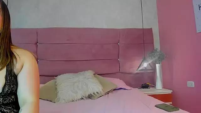 Tinylovefg from StripChat