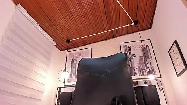 Tylla_ from StripChat