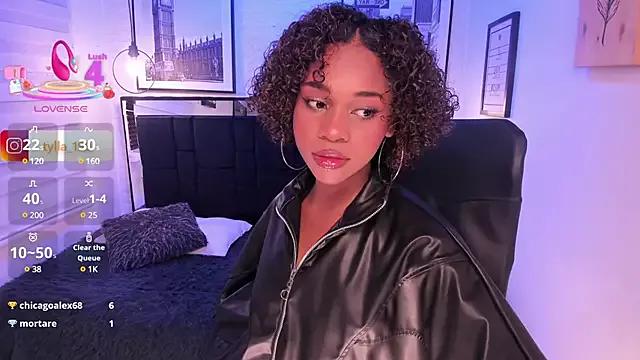 Tylla_ from StripChat