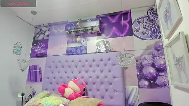 Vivi_prinncess from StripChat