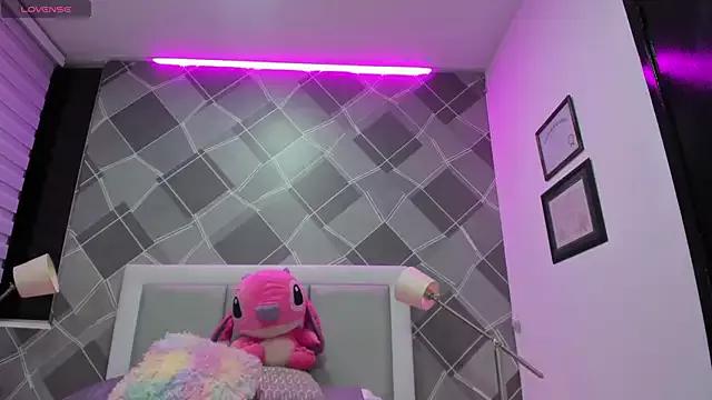 Vivi_prinncess from StripChat