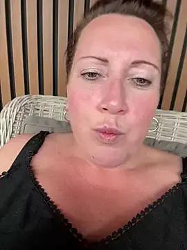 xsexycurvymilf from StripChat is Freechat