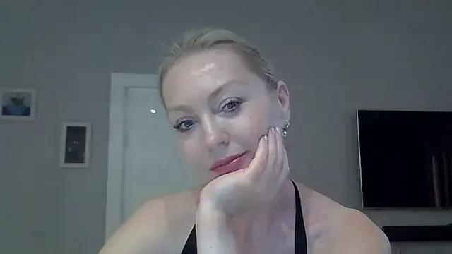 ZarinaSwift from StripChat