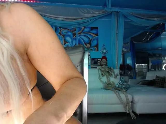 Freechat adrianna_fox on BongaCams