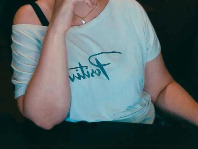 Offline Alisa1917 on BongaCams