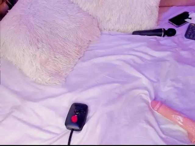 BongaCams AlisseMiller is Freechat AlisseMiller — It turns me on a lot to be treated rudely and very meanly in bed, I am a woman who experiences many changes in bed