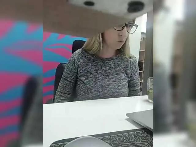 Offline Angelinamik on BongaCams