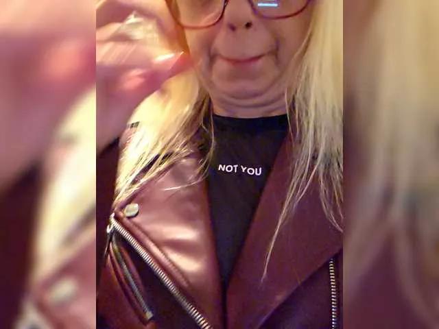 Offline BaditaLuna on BongaCams