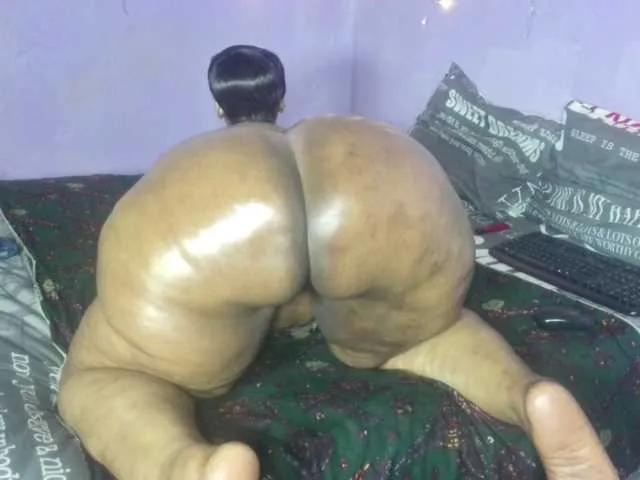 Freechat Big-Ass-Wilma on BongaCams