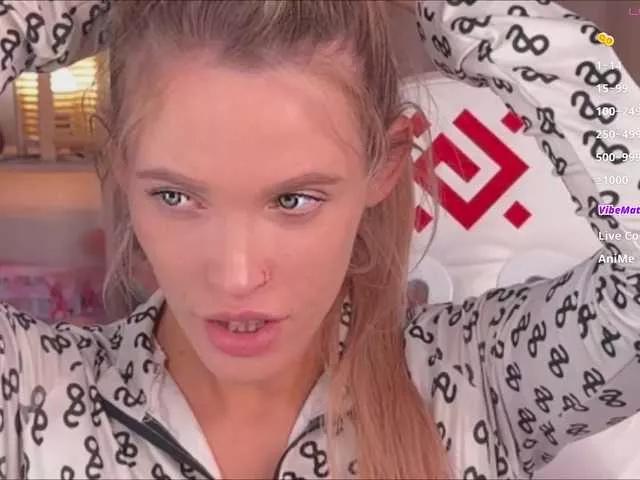 Freechat BlushMikki on BongaCams