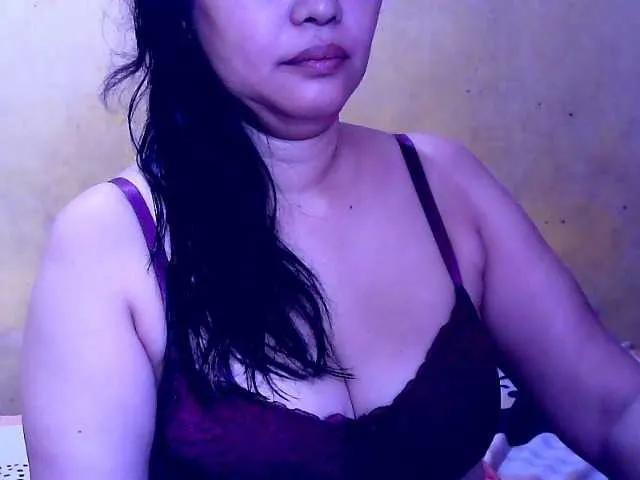 Offline Carmela4u on BongaCams