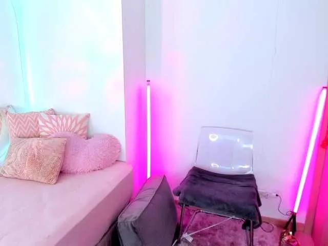 Offline Carolalen on BongaCams