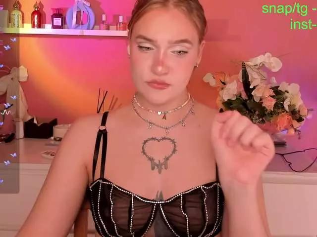 Offline CarolineLovers on BongaCams