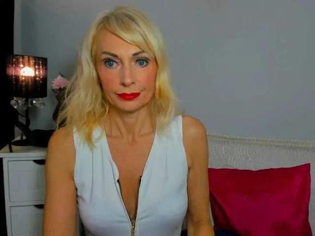 CrystalPretty — I am a delicate woman, so remember to be nice C2c oralsex and trying new  sexual things turns me on a lot