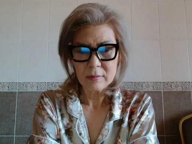 Offline Elegant00Lady on BongaCams