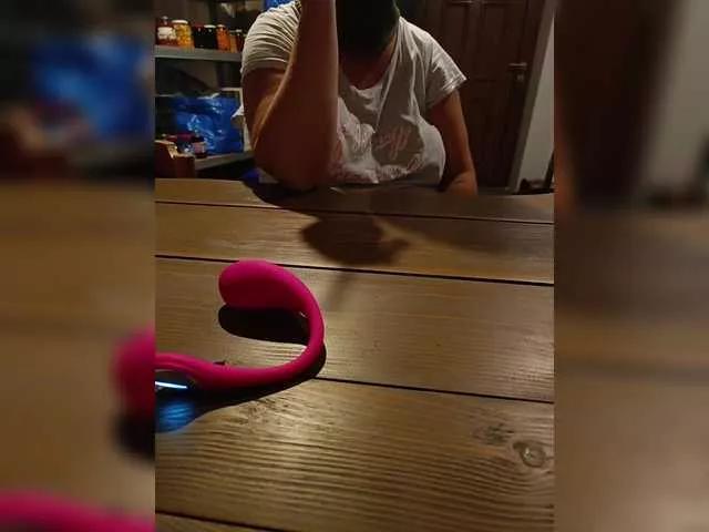 Offline eluk on BongaCams