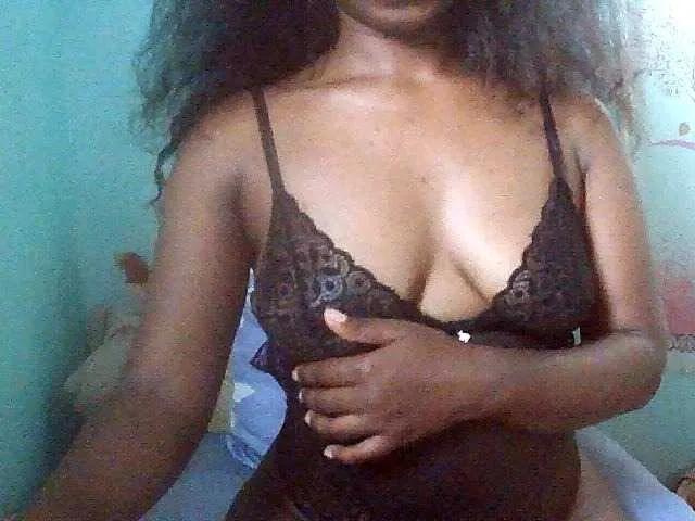 Elvia01 — qu on me leche la chatte et que je vois une bite dure pour moi