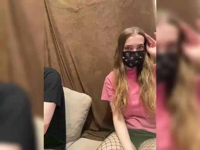 Freechat Emmalove13 on BongaCams