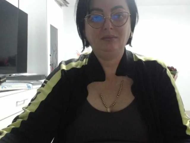Offline Emyllywhite on BongaCams