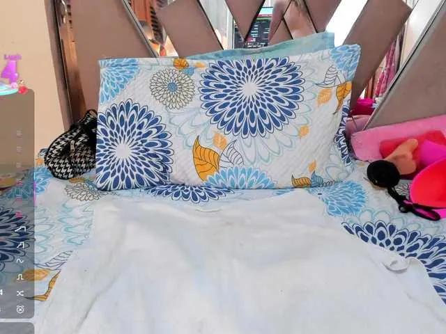 Offline Esmeralda-Oik on BongaCams