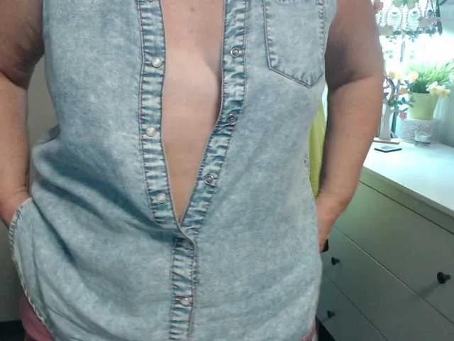 Offline flirty-adele on BongaCams