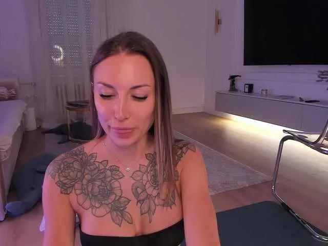 Offline Foxe-Sailey on BongaCams