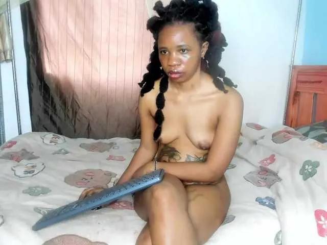 Offline Foxy-Roxy on BongaCams