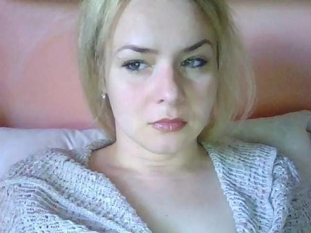 Offline HollyLaPretty on BongaCams