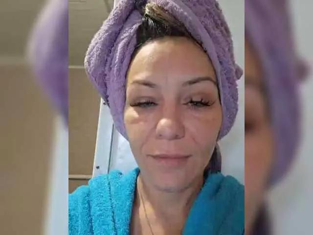 Offline krisred on BongaCams