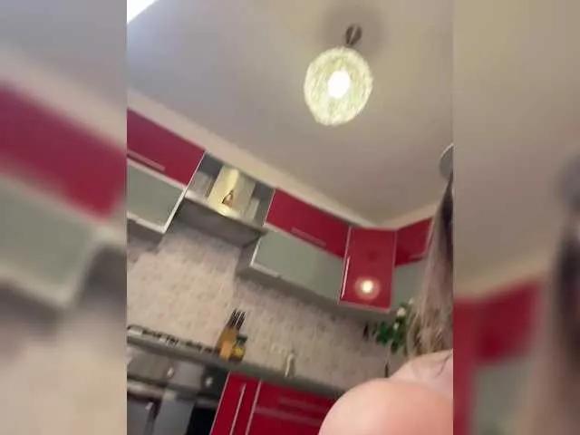 Ledi1 — attracting male attention